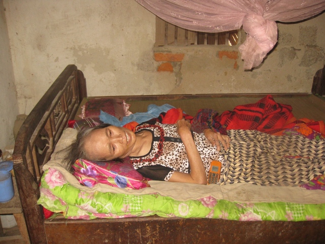 Xóm trưởng thu tiền, gạo của hộ nghèo để xây dựng nông thôn mới!?